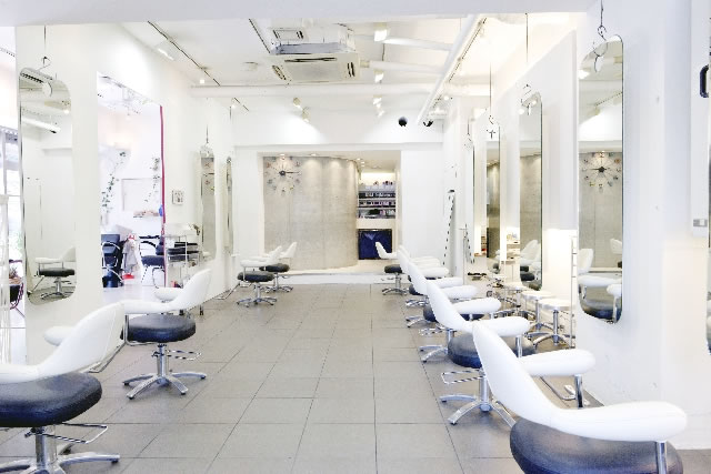 業務用エアコンのペアとマルチの特長_美容室