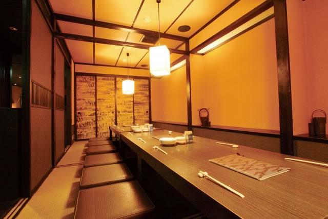 業務用エアコンのペアとマルチの特長_飲食店の個室