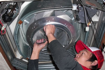 業務用エアコンの分解洗浄②